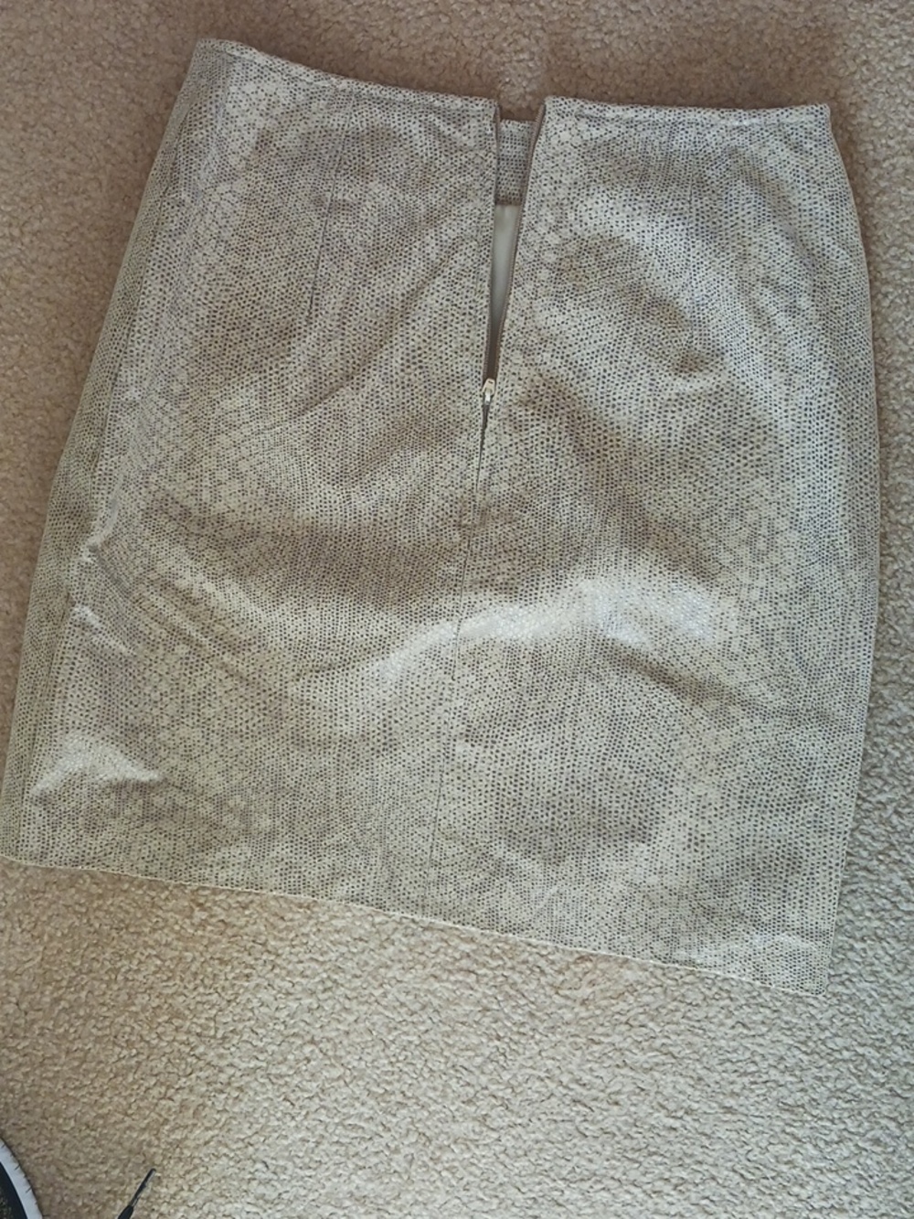 Vintage women's Leather skirt, U.S. size 2 Danier/Canada/-reptile Print - Picture 9 of 13